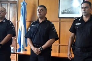 La ceremonia estuvo acompañada por la Plana Mayor de la Policía de Santa Fe, la Jefa de la Unidad Regional I y personal subalterno.