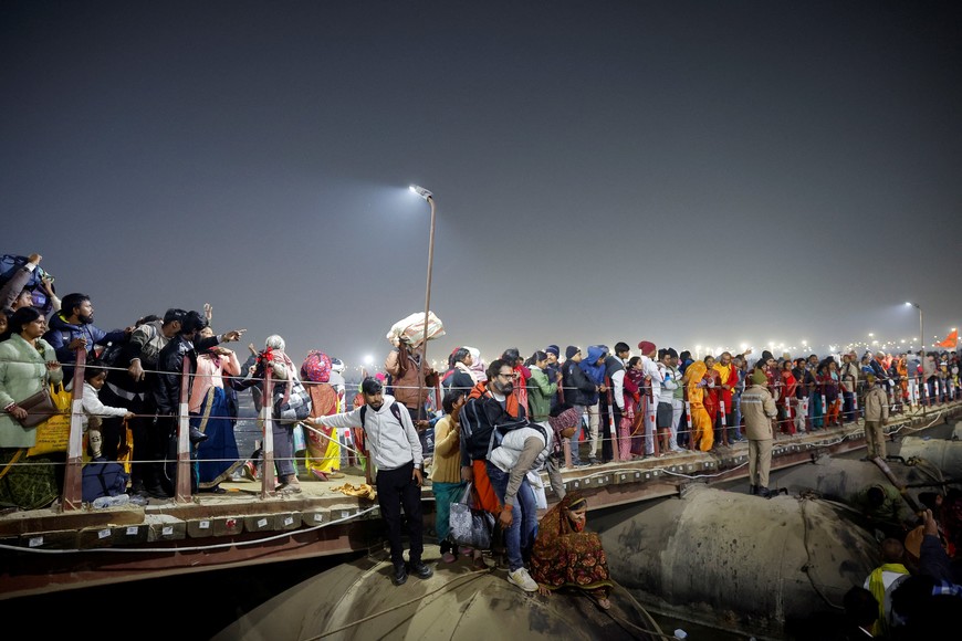 Devotees walk from a pontoon bridge after a deadly stampede before the second "Shahi Snan" (royal bath) at the "Maha Kumbh Mela", or the Great Pitcher Festival, in Prayagraj, previously known as Allahabad, India, January 29, 2025. REUTERS/Sharafat Ali