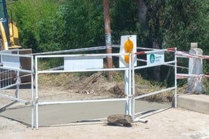 La zona seguirá vallada hasta el fraguado del material.