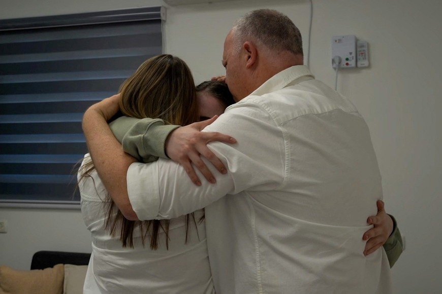 Released Israeli hostage, Agam Berger, a soldier who was seized from her army base in southern Israel during the deadly October 7 2023 attack by Hamas, embraces her parents following her release, in a handout photo obtained by Reuters on January 30, 2025. Israel Defense Forces/Handout via REUTERS     THIS IMAGE HAS BEEN SUPPLIED BY A THIRD PARTY