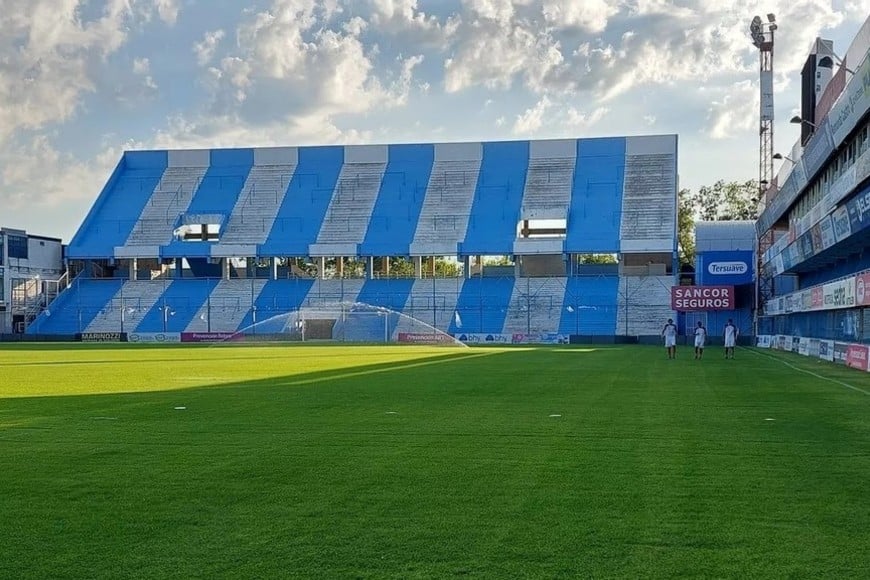 Le cae pesada "La Crema". El estadio Monumental de Atlético Rafaela fue oficializado por la Copa Argentina para el cruce Colón-San Martín de Tucumán este miércoles 12 de febrero a las 17.45. Unas horas después, el "Santo" tucumano emitió una nota y pidió cambio de sede.  Crédito: Copa Argentina