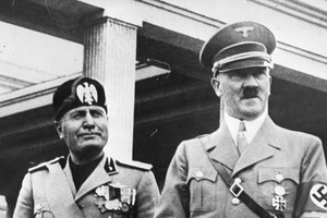 Benito Mussolini y Adolfo Hitler. Fascismo y nazismo, el totalitarismo expansionista en su máxima expresión. Archivo