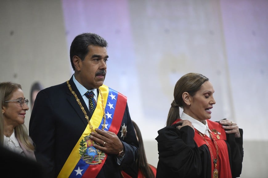 (250131) -- CARACAS, 31 enero, 2025 (Xinhua) -- El presidente venezolano, Nicolás Maduro (c), reacciona previo al acto de Apertura del Año Judicial, en la sede del Tribunal Supremo de Justicia, en Caracas, Venezuela, el 31 de enero de 2025. (Xinhua/Marcos Salgado) (ms) (rtg) (ra) (ce)