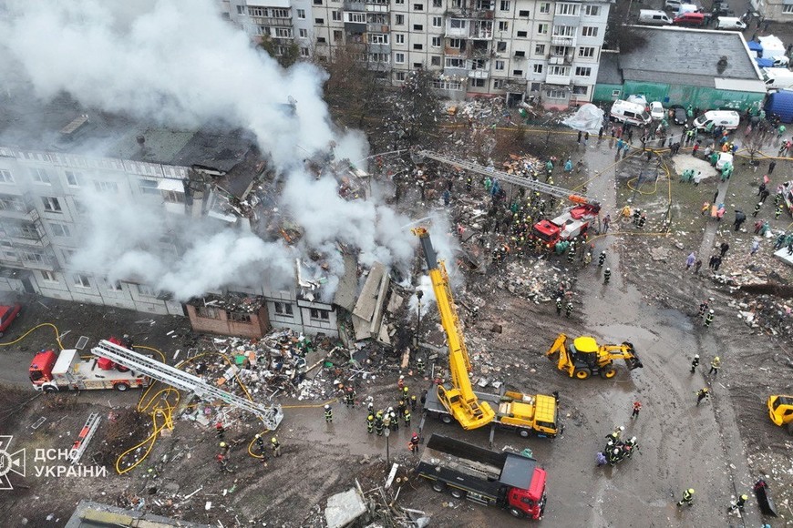 A drone view shows the site of an apartment building hit by a Russian missile strike, amid Russia's attack on Ukraine, in Poltava, Ukraine February 1, 2025. Press service of the State Emergency Service of Ukraine in Poltava region/Handout via REUTERS ATTENTION EDITORS - THIS IMAGE HAS BEEN SUPPLIED BY A THIRD PARTY. DO NOT OBSCURE LOGO.