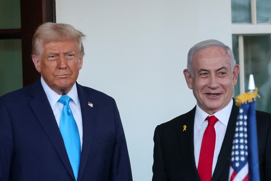 U.S President Donald Trump welcomes Israeli Prime Minister Benjamin Netanyahu at the entrance of the White House in Washington, U.S., February 4, 2025. REUTERS/Leah Millis