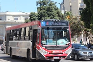 El servicio de colectivos en Paraná está controlado por una sola empresa: Buses Paraná. Foto: Nicolás García