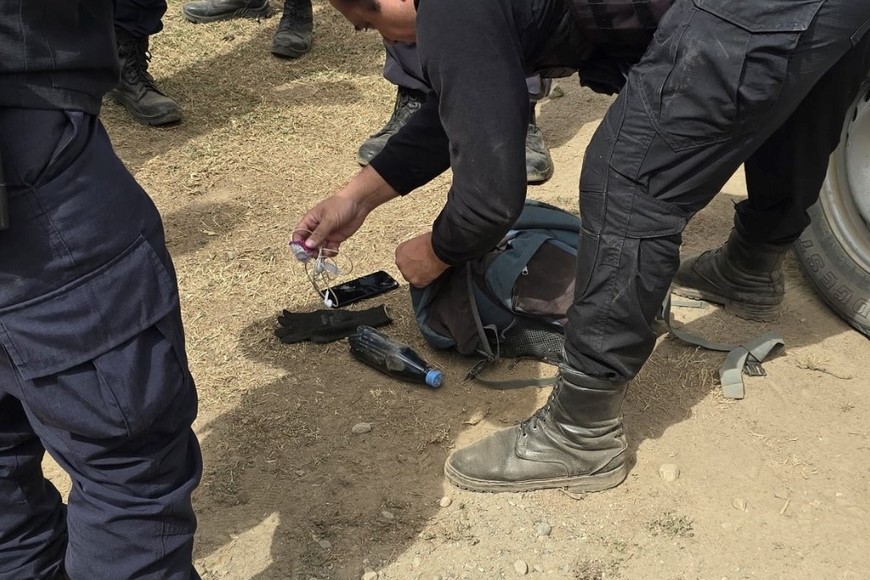 Entre sus pertenencias se halló "una botella con líquido sospechoso