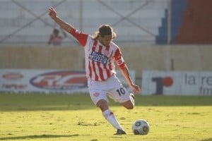 Nicolás Diez es el entrenador de Argentinos Juniors, pero su historia está vinculada a Unión.