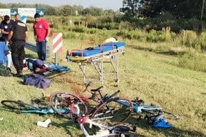 Los ciclistas se dirigían en bicicletas de carrera a Roldán.
Foto InfoFunes