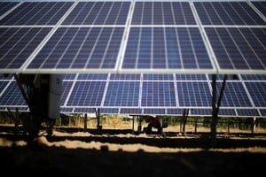 Solar panels are seen at a solar plant near Santiago, Chile May 5, 2017. Picture taken May 5, 2017. REUTERS/Ivan Alvarado santiago de chile  chile instalacion de paneles solares cerca de santiago energia solar fotovaltaica