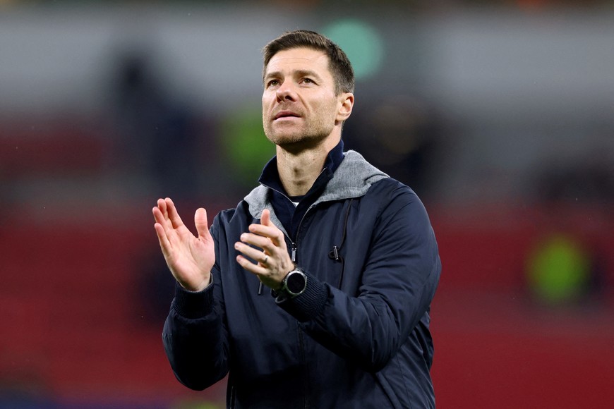 FILE PHOTO: Soccer Football - Champions League - Bayer Leverkusen v FC Salzburg - BayArena, Leverkusen, Germany - November 26, 2024
Bayer Leverkusen coach Xabi Alonso applauds fans after the match REUTERS/Thilo Schmuelgen/File Photo