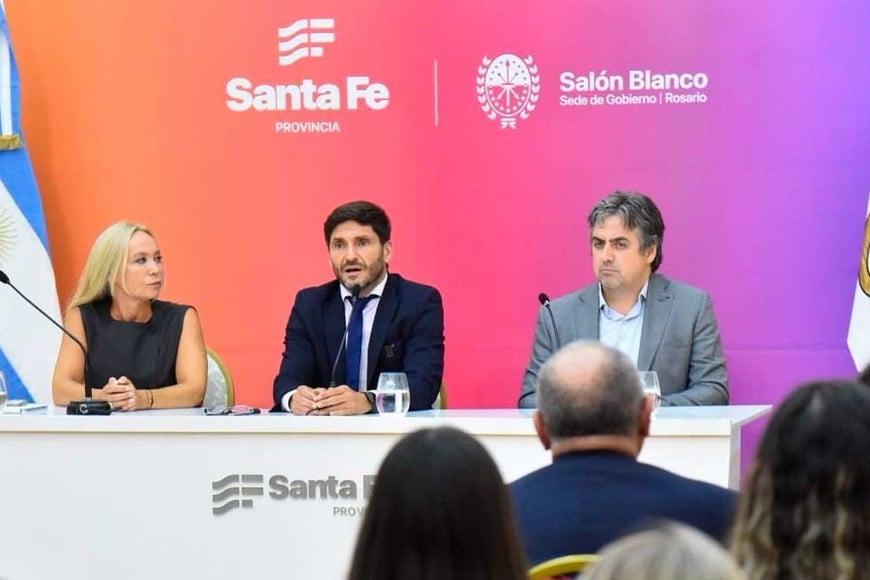 El gobernador en una de las últimas conferencias de prensa que brindó.