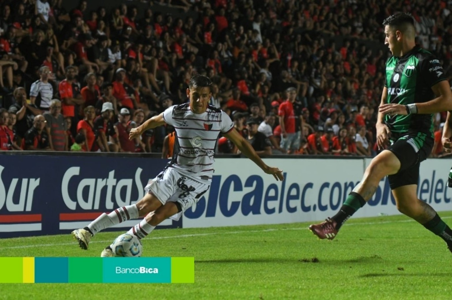 GALERÍA BICA: Colón-Nueva Chicago. Foto: Manuel Fabatía