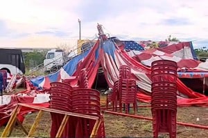 La carpa y otras instalaciones afectadas por la tormenta.