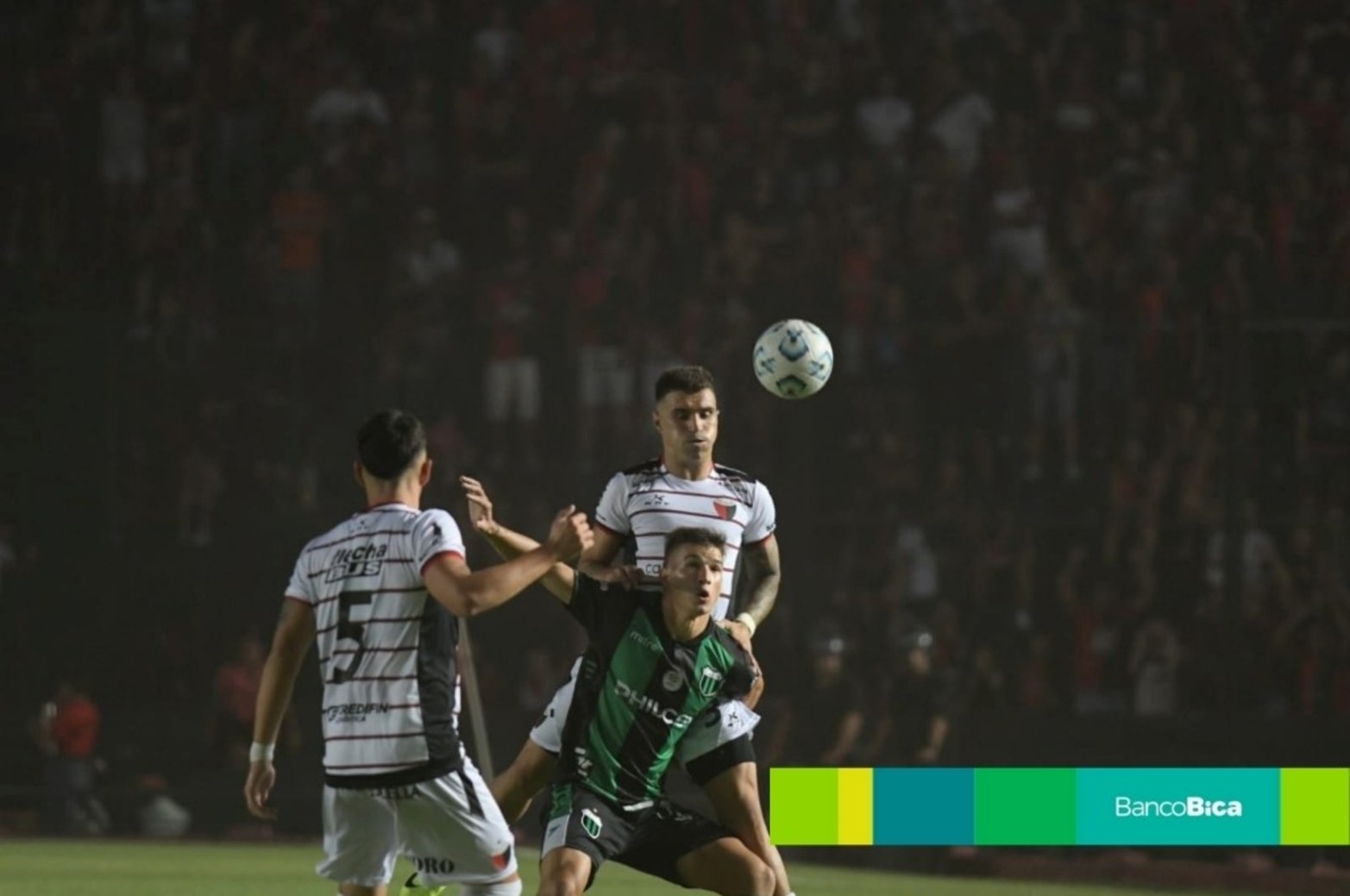 GALERÍA BICA: Colón-Nueva Chicago. Foto: Manuel Fabatía