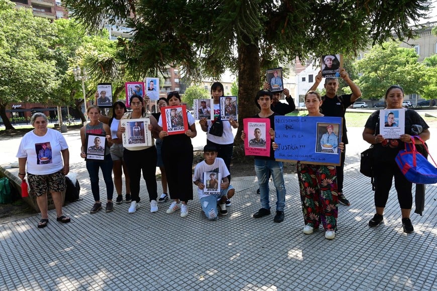 Familiares de las víctimas se manifestaron este lunes en Plaza 25 de Mayo. Foto:  Flavio Raina