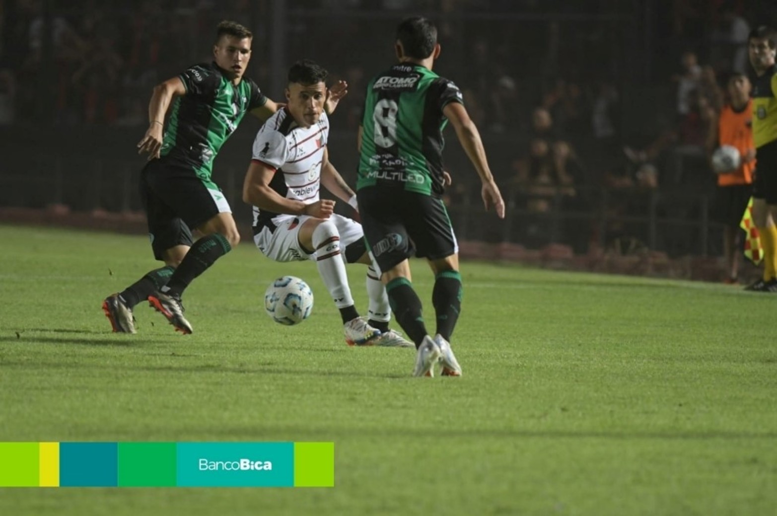 GALERÍA BICA: Colón-Nueva Chicago. Foto: Manuel Fabatía