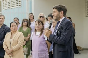 Pullaro cerró la semana inaugurando un jardín, entregando viviendas y recorriendo obras.