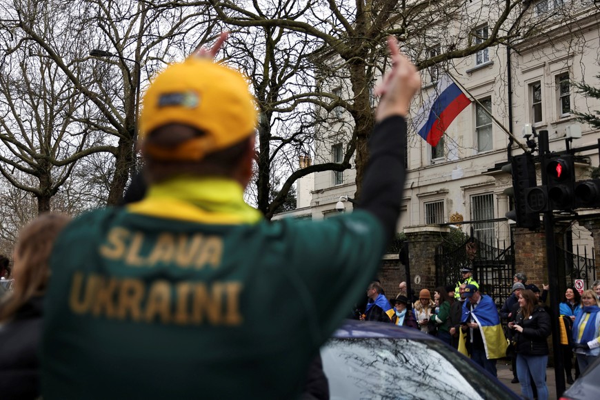 SENSITIVE MATERIAL. THIS IMAGE MAY OFFEND OR DISTURB    Protesters calling for solidarity with Ukraine demonstrate outside the Russian Embassy in London, Britain, February 22, 2025. REUTERS/Carlos Jasso