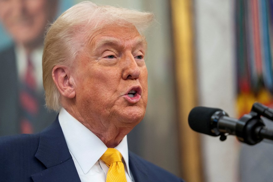 FILE PHOTO: U.S. President Donald Trump speaks in the Oval Office of the White House, on the day Howard Lutnick is sworn in as U.S. Commerce Secretary by Vice President JD Vance, in Washington, D.C., U.S., February 21, 2025. REUTERS/Nathan Howard/File Photo