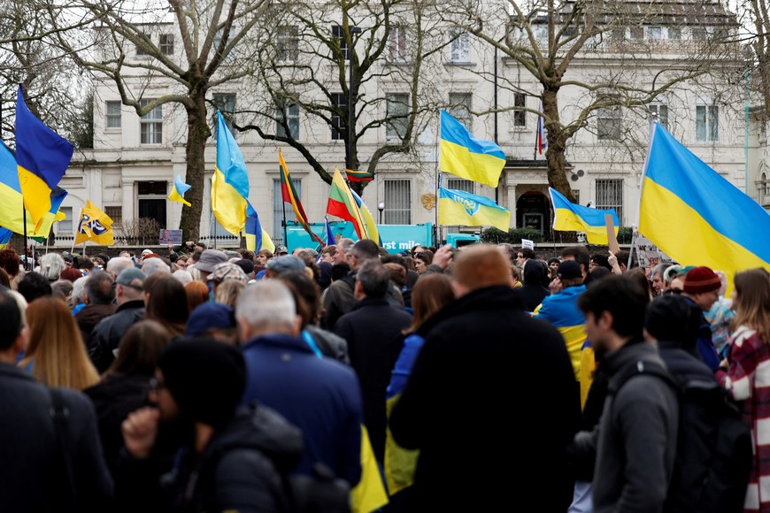 Protesters calling for solidarity with Ukraine demonstrate outside the Russian Embassy in London, Britain, February 22, 2025. REUTERS/Carlos Jasso