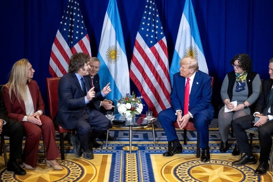 Javier Milei este sábado junto a Donald Trump. Crédito: Manuel Adorni