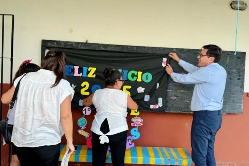 Goity inauguró el ciclo lectivo en la Escuela Rural Nro. 790 “Pablo Pizzurno”, de la ciudad de Coronda.
Foto: Gentileza