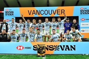 Rugby Union - HSBC Sevens - Argentina v South Africa - Men's Cup Final - Vancouver - BC Place, Vancouver, Canada - February 23, 2025
Argentina's Santiago Mare celebrates with teammates and the trophy after winning the Men's Cup Final REUTERS/Jennifer Gauthier