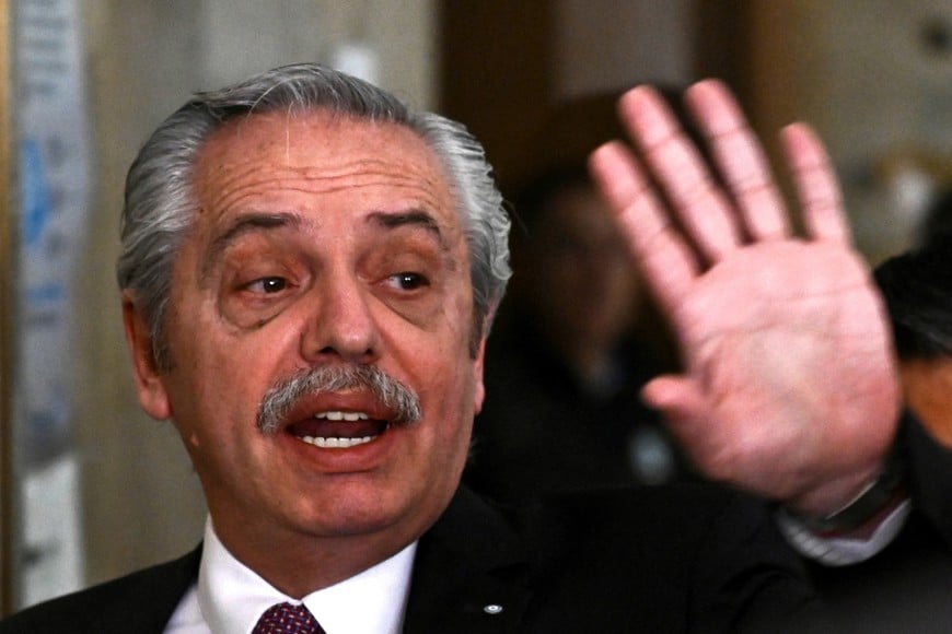 Argentina's former President Alberto Fernandez gestures while leaving a court after questioning over alleged gender violence, psychological harm and phone harassment towards his ex-partner and former first lady Fabiola Yanez, in Buenos Aires, Argentina February 4, 2025. REUTERS/Pedro Lazaro Fernandez REFILE - QUALITY REPEAT