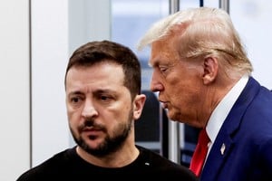 FILE PHOTO: Republican presidential nominee and former U.S. President Donald Trump and Ukraine's President Volodymyr Zelenskiy meet at Trump Tower in New York City, U.S., September 27, 2024.  REUTERS/Shannon Stapleton/File Photo