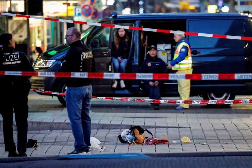 Belongings lie on the ground at the site where a car drove into a crowd, in Mannheim, Germany, March 3, 2025. REUTERS/Heiko Becker