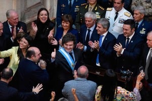 El presidente y sus principales ministros, en la Asamblea Legislativa de apertura de sesiones.