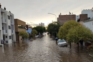 Vecinos de las zonas más afectadas tuvieron que ser rescatados desde los techos