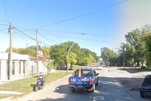 En Alberdi y Salta delincuentes realizaron 10 disparos contra el frente de una barbería.