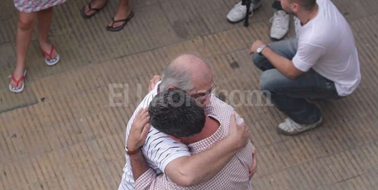 Abrazo a Regatas por Serena