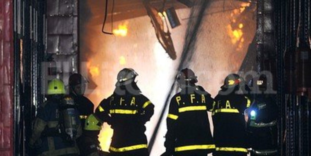 Murió uno de los bomberos heridos en el incendio y derrumbe de Barracas