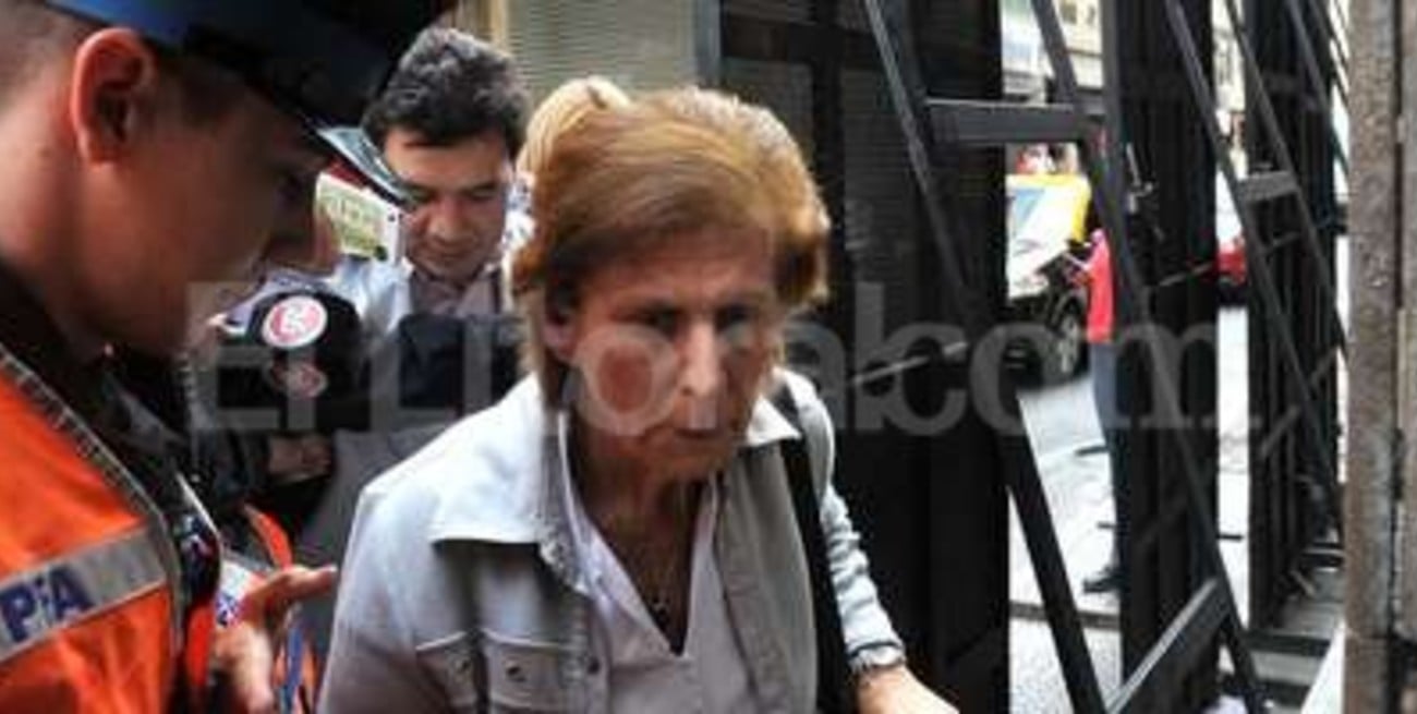 Allanaron la casa de la madre de Nisman y encontraron un arma