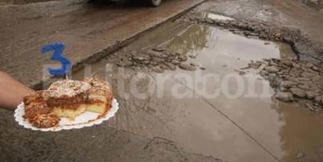 Tercer cumpleaños de un bache