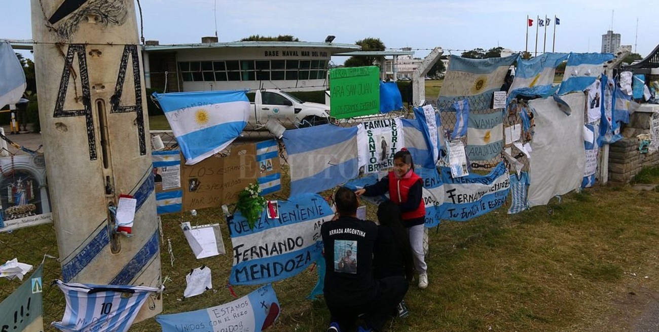 Familiares de la tripulación del ARA San Juan pasan Navidad en base naval