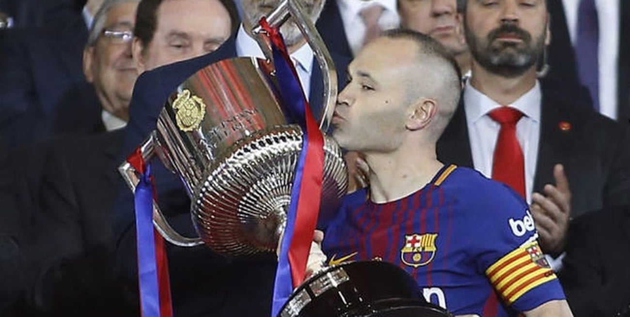 La prensa española proclama a Iniesta como "el último emperador" 