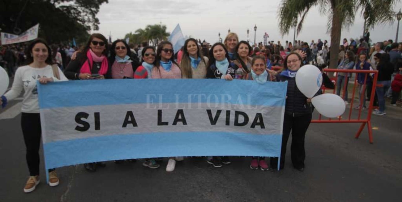 Contra el aborto: el Arzobispado junta firmas en escuelas católicas