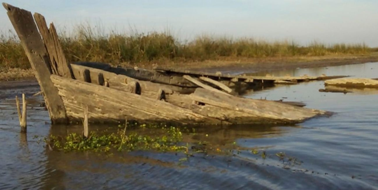 Por la baja del Paraná descubrieron un buque hundido en 1921