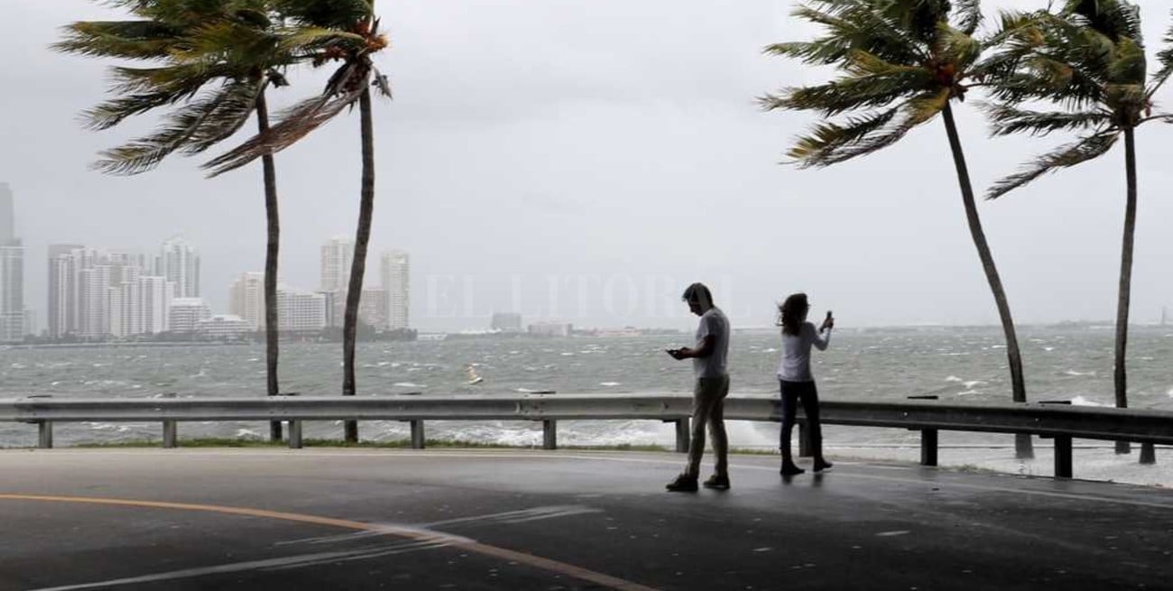 El huracán Irma descendió a categoría 1 y llega a la ciudad de Tampa