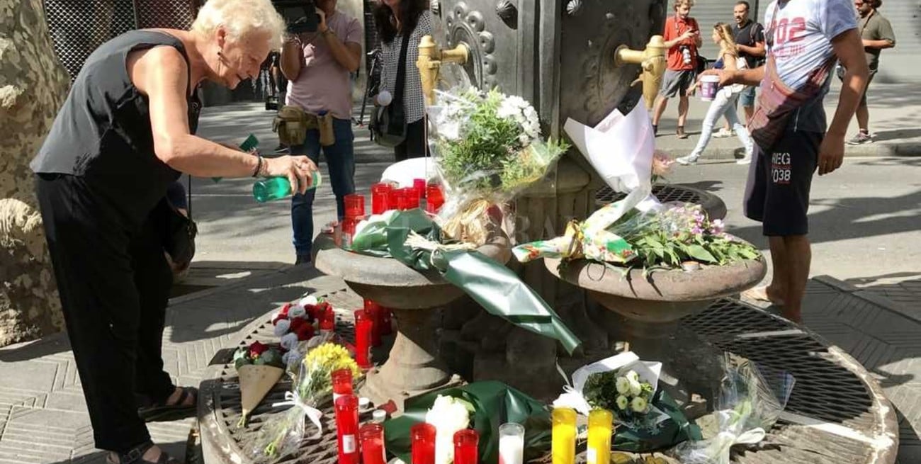 España homenajea a las víctimas del atentado en Barcelona