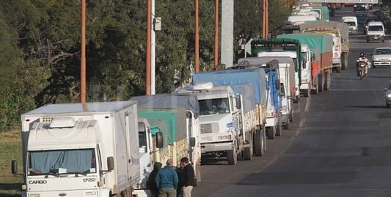 Camioneros intensifican la protesta y anunciaron que harán tres días de paro