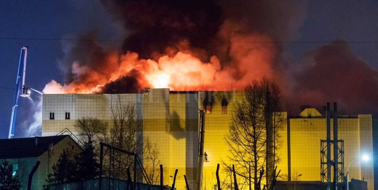 64 muertos tras un incendio en un centro comercial de Rusia