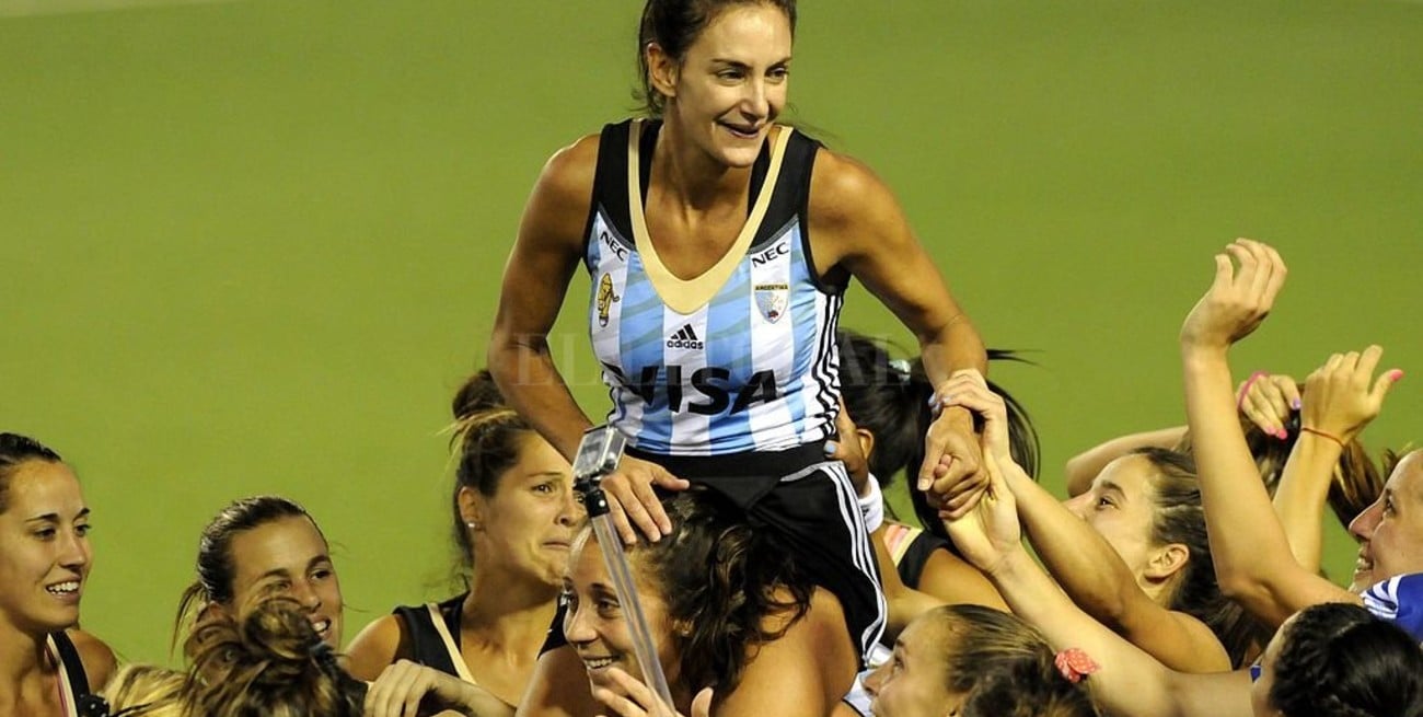 Luciana Aymar visitó a Las Leonas en la concentración del Cenard