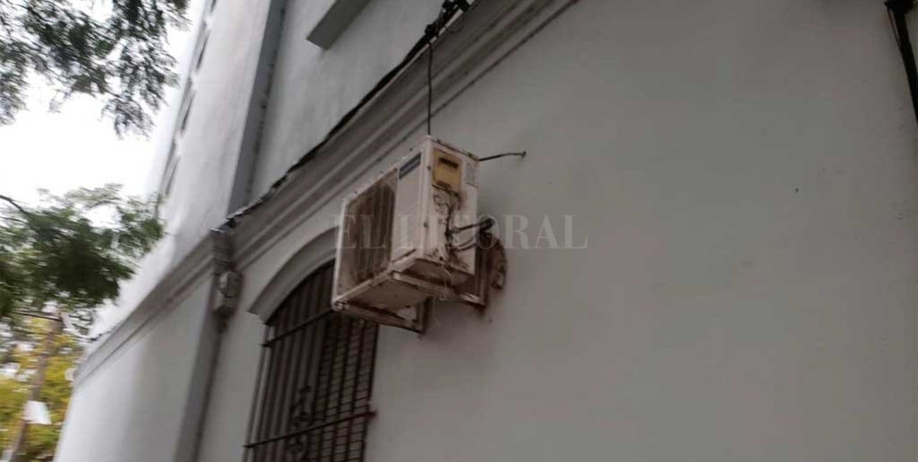 Detectaron una dependencia policial que estaría "colgada" de la luz