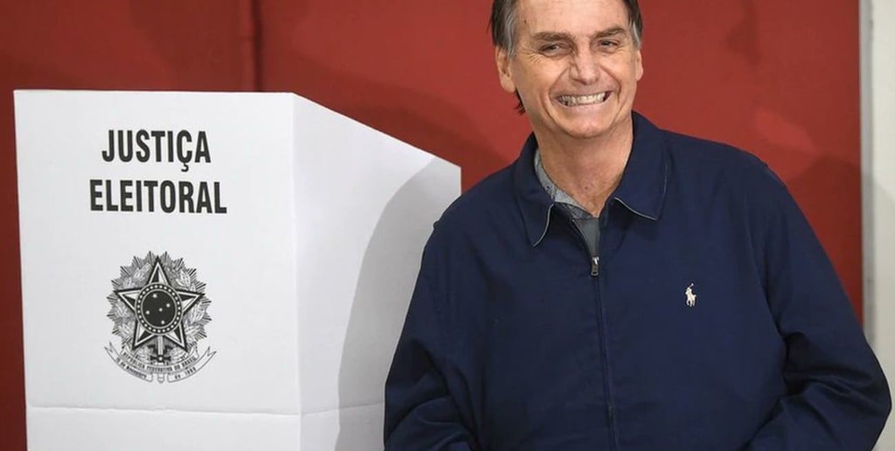 Bolsonaro fue a votar y dijo: "El 28 de octubre iré a la playa"