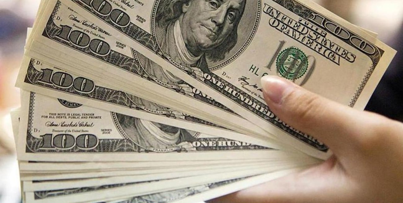 Nuevo récord del dólar en $ 25,51